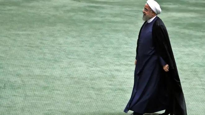 İran Cumhurbaşkanı Ruhani, hesap vermek üzere parlamentoya çağırıldı.