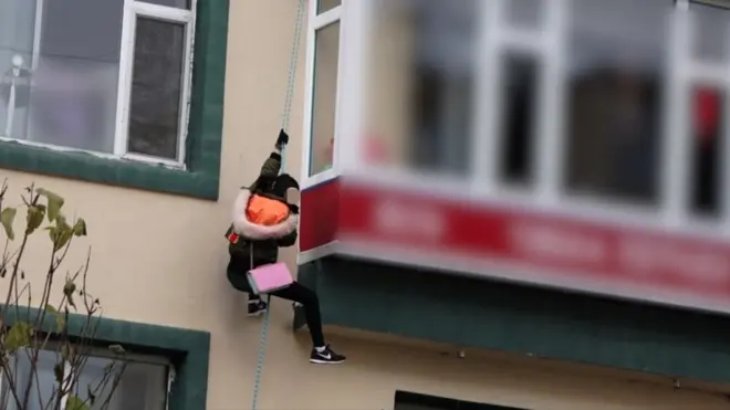 2018년 10월, 감금됬던 아파트에서 탈출하는 지연(가명)