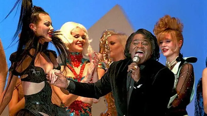 James Brown y bailarinas