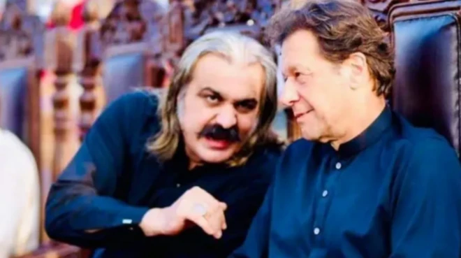 عمران خان او علي کنډاپور