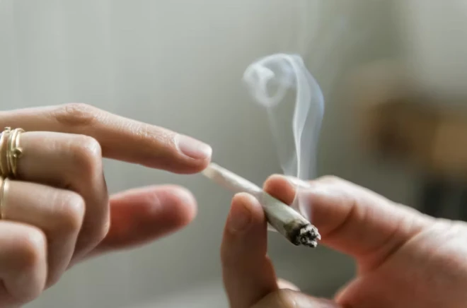 cigarrocasa de aposta dando dinheiro no cadastromaconha sendo passadocasa de aposta dando dinheiro no cadastromão e mão