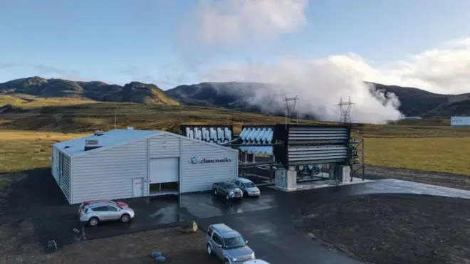 فناوری جذب دی اکسید کربن از هوا مثل این تاسیسات در ایسلند بررسی می شود