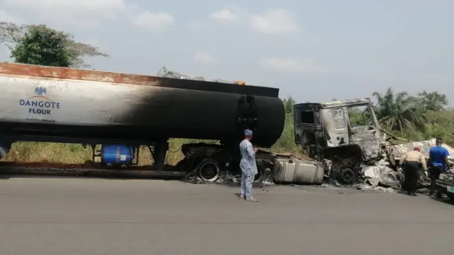 Dangote tank wey collide wit bus