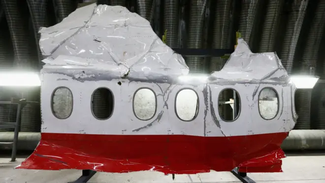 جزء من حطام الطائرة الماليزية MH17