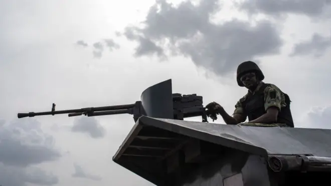 Nigeria soldier dey on top tank