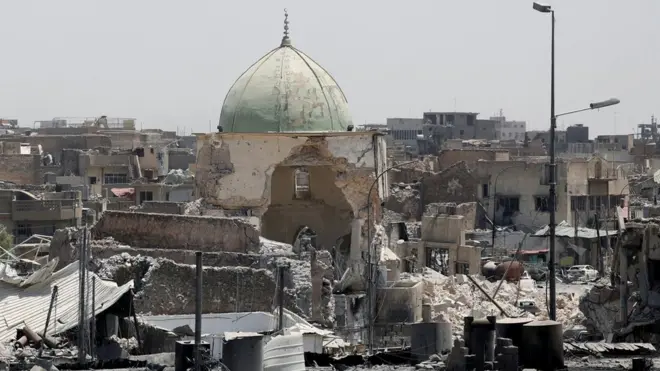 قال الجيش العراقي إن تنظيم الدولة الإسلامية فجّر الجامع ومئذنته "الحدباء" قبل ثمانية أيام