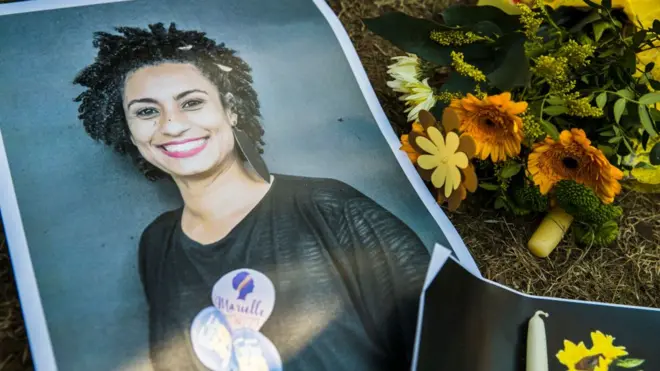 Fotografiabet gameMarielle Franco ao ladobet gameflores embet gamehomenagem