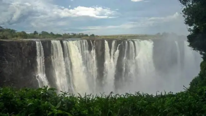 ሓደ ካብ 7 ኣዝዮም ኣደነቕቲ ተፈጥሮኣዊ መስሕብ ዓለም ዝኾነ 'ቪክቶርያ ፎልስ'