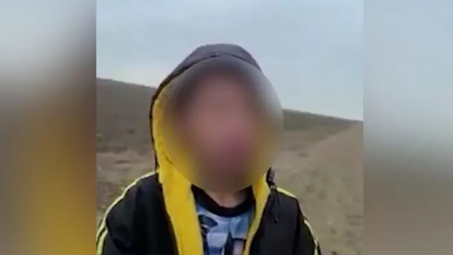 El pequeño fue hallado por un agente en Texas.