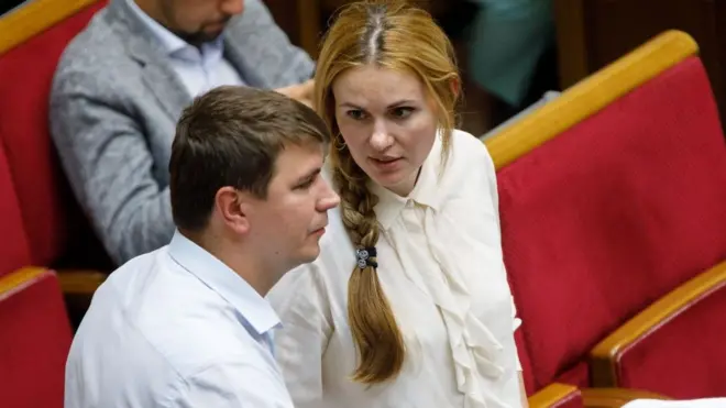 Антон Поляков і Анна Скороход - колишні депутати від "Слуги народу", яких одночасно виключили з фракції через голосування всупереч партії та її критику