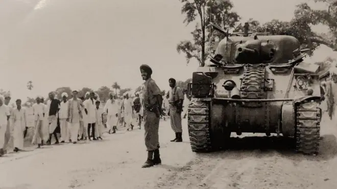 హైదరాబాద్ రాజ్యంలోకి యుద్ధ ట్యాంకులతో ప్రవేశించిన భారతీయ సైన్యం