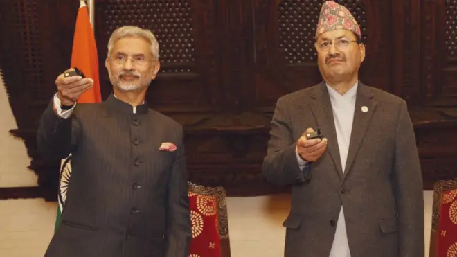 नेपाल के विदेश मंत्री नारायण प्रकाश सउद के साथ भारतीय विदेश मंत्री एस जयशंकर 