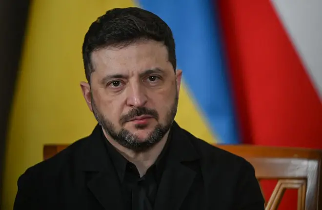 Володимир Зеленський у чорному костюмі 