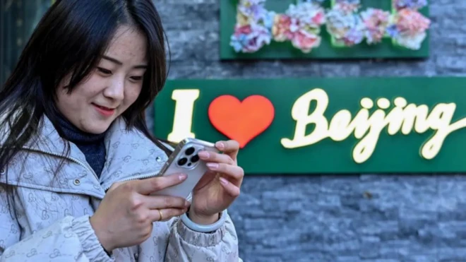 Lady looking at mobile phone.