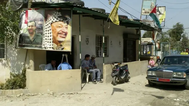 يعد مخيم عين الحلوة بجنوب لبنان من أكبر مخيمات اللاجئين الفلسطينيين في البلاد