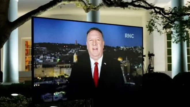 美國國務卿蓬佩奧在外訪期間從耶路撒冷以視頻方式參加美國共和黨全國大會，在美國引發爭議，被指責違反了現任政府職員不得參與政黨競選活動的規定。