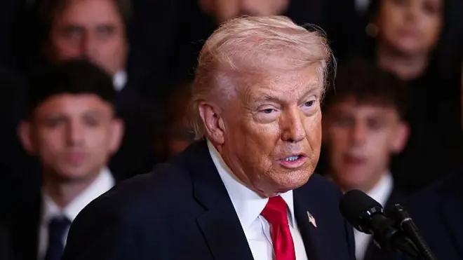 डोनाल्ड ट्रंप