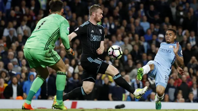 غابريال خيسوس فتح باب التسجيل لفريقه مانشستر يونايتد