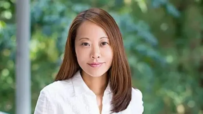 크리스 리는 목사 아버지를 따라 4살 때 미국으로 이주했다