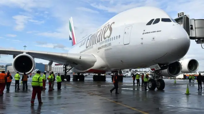 Sembilan maskapai yang terbang dari sepuluh bandara akan dikenai aturan baru larangan ini.