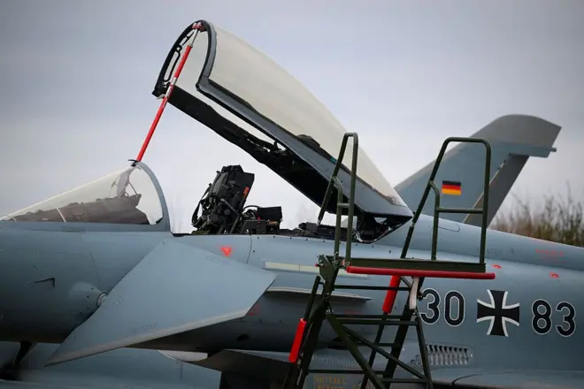 NATO tatbikatına katılan bir Alman Eurofighter jeti 