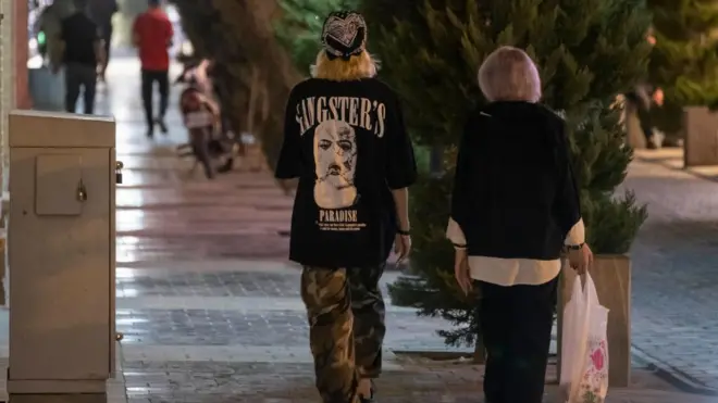 دو زن ایرانی در تهران