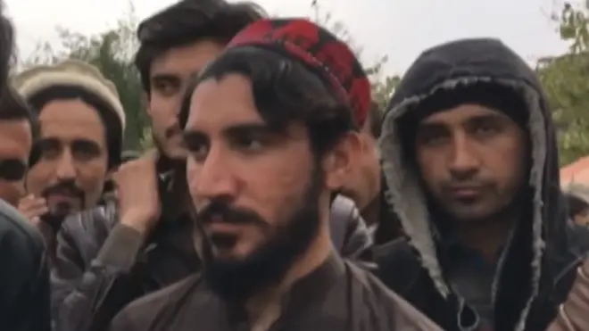 د غونډې ګډونوالو د منظور پښتون په مشرتابه د یو موټی کېدو شعارونه ورکول.