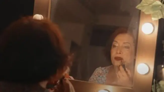 زينب إسمراي أوزاديكتي، ناشطة وممثلة عابرة جنسياً مرشحة لمقعد برلماني في الانتخابات التركية