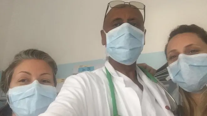 Dr. Fu'aad wuxuu ka mid yahay dhakhaatiirta dagaalka kula jirta Fayraska Corona