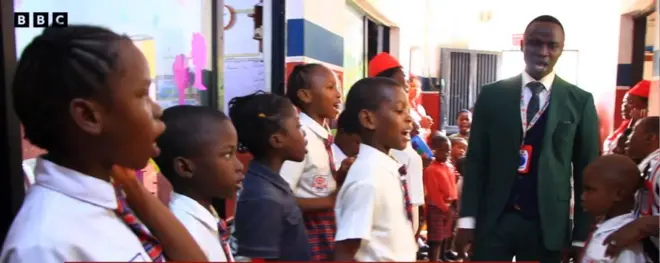 Alufa Bashọla ati awọn akẹkọọ kan