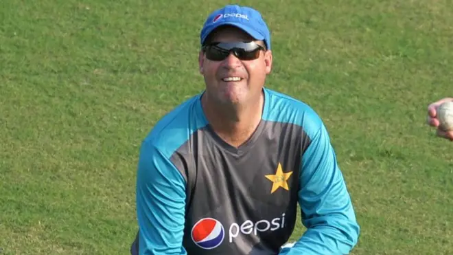 مکی آرتھر کا کہنا ہے کہ انھیں دوسرے میچ میں ٹیم کی مجموعی کارکردگی سے مایوسی ہوئی ہے خاص کر فیلڈنگ کا معیار بہت ہی مایوس کن رہا۔