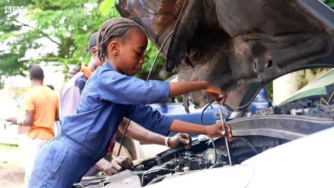 Ọ̀dọ́mọdébìnrin tó fí gbọ̀ọ̀rọ́ jẹkà nidi mọkaliiki