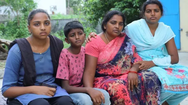 మృతుడు పెగడ శ్రీనివాస్ కుటుంబం