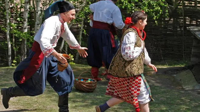 На фото - святкування Паски у "Мамаєвій Слободі", Київ, 2016 рік