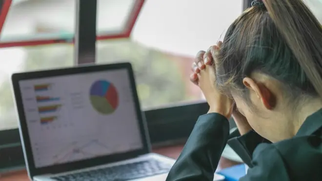 Photo d'archives pour illustrer les longues heures de travail.