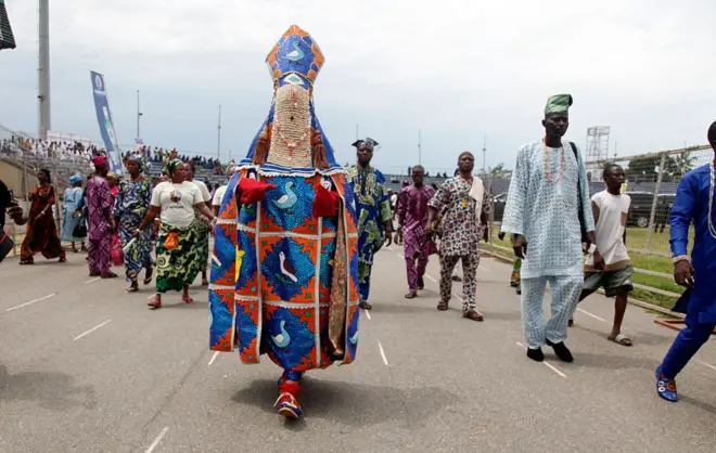 Egungun atawọn ẹmẹwa rẹ