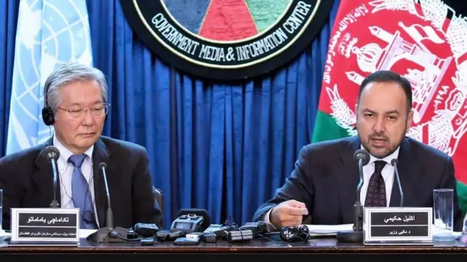 وزیر دارایی افغانستان (راست) و نماینده ویژه سازمان‌ملل در افغانستان می‌گویند فساد اداری هنوز از چالش‌های بزرگ دولت افغانستان است