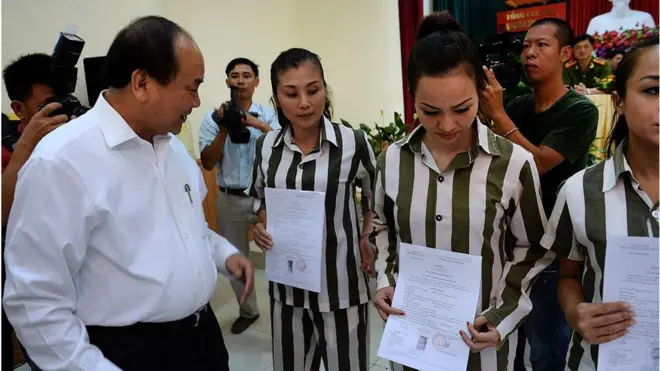 Ông Nguyễn Xuân Phúc trong một dịp đặc xá tù nhân hôm 31/8/2015 khi còn trên cương vị cũ là Phó Thủ tướng Chính phủ Việt Nam