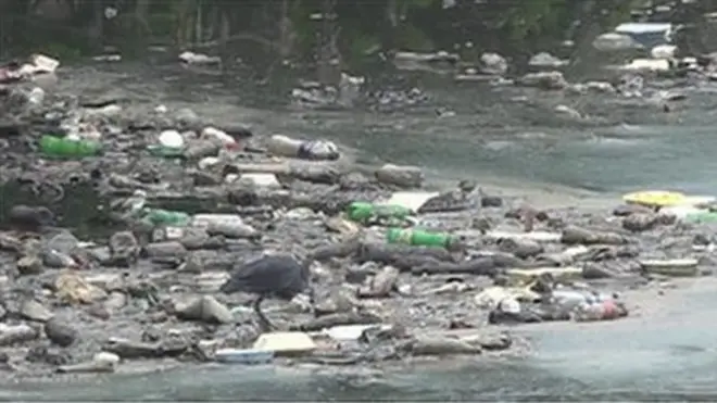 La pollution des plastiques affecte les mers du monde.