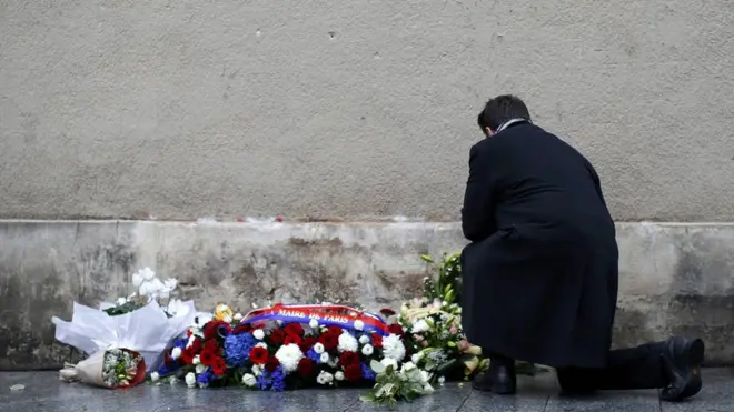 شارك الآلاف في إحياء ذكرى الهجمات في باريس