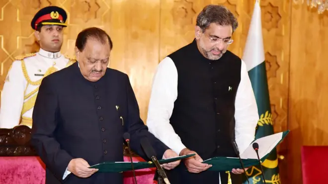 شاہد خاقان عباسی قومی اسمبلی میں 221 ووٹ حاصل کر کے وزیر اعظم منتخب ہوئے ہیں