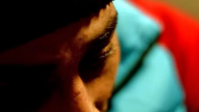 "Mientras los donantes hayan recibido su pago, qué pase con ellos no es mi problema". Abu Jaafar busca clientes como este adolescente entre los refugiados más desesperados en Líbano.