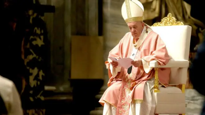 Lubni Firaansisi aadaa cabsuun bara 2013tti ''ani warra saalaa wal fakkaatan qeequuf eenyu?'' jedhanii ture