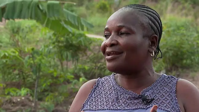 Mambote est une survivante du cancer du sein.