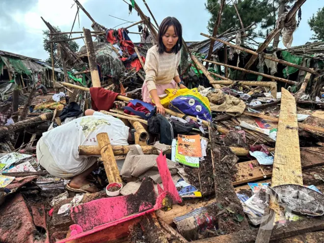 ဖယ်ခုံမှာ စစ်ရှောင်စခန်းကို စစ်ကောင်စီဗုံးကြဲ