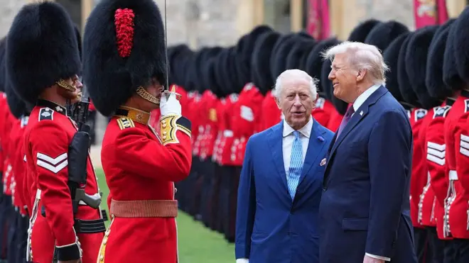 Трамп, Карл и солдаты почетного караула