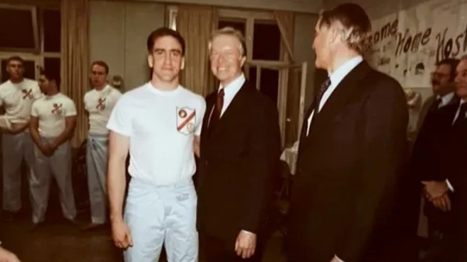 جیمی کارتر با راکی سیکمن عکس میگیرد