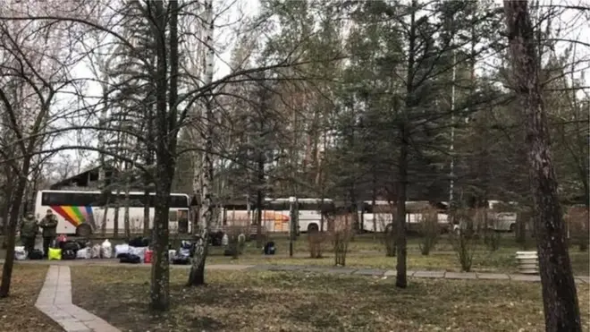 Автобусы, на которых повезли пленных сепаратистов