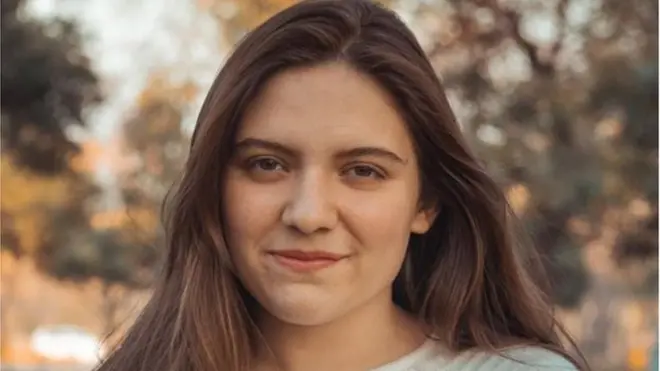 تالیا غږ پورته کړی او د پلار بې درکۍ معلومات غواړي
