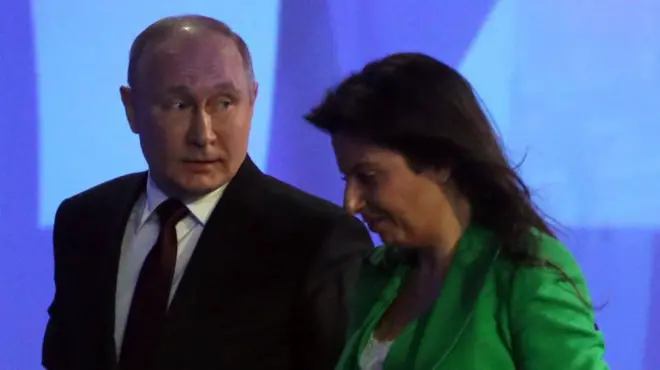 Vladimir Putin e Margarita Simonyan.